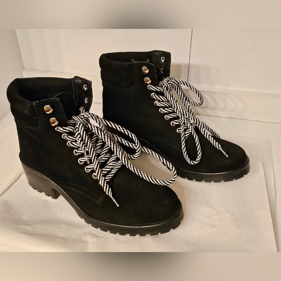 Like New Steve Madden Genny Combat Boots size 10M - Picture 2 of 10